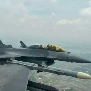 Pesawat tempur wara-wiri di langit Jakarta pada Jumat 28 Agustus pagi, TNI: Latihan