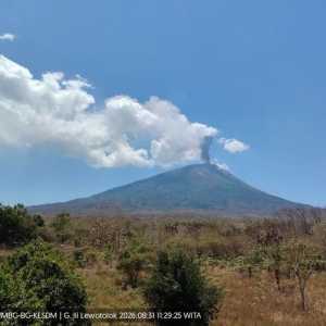 6 Gunung di Indonesia meletus hari ini: Anak Krakatau hingga Semeru