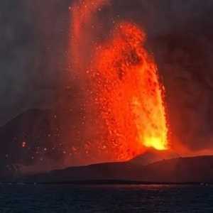 Daftar 5 provinsi terdampak abu vulkanik Gunung Anak Krakatau hingga potensi tsunami