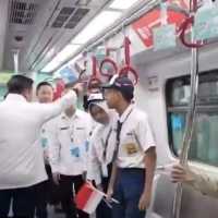Heboh Seskab Teddy usir penumpang dari gerbong LRT Jakarta, ini klarifikasinya