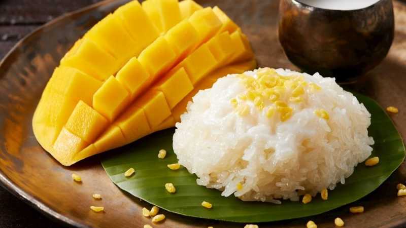 Khao niao mamuang asal Thailand (Tasteatlas)